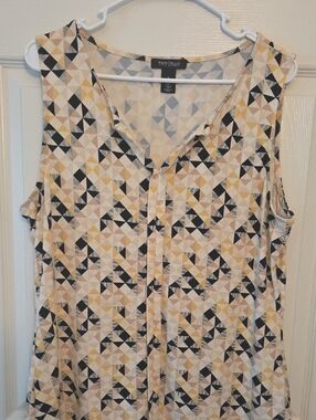 White House Black Market Sleeveless Geometric Print Blouse in Yellow Black-Large